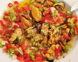 Foto del paso 2 de la receta: Salpicón de Boquerones y Mejillones  en salsa vinagreta