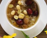 Hình bước làm 5 của món Chè nấm tuyết  táo đỏ
