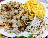 A picture of step 2 of Phở cuốn.