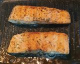 Foto langkah ke 2 dari resep Salmon with Hollandische Sauce.