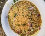 A picture of step 7 of Masala puri chat.