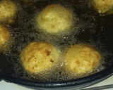 Foto del paso 6 de la receta: Bombas de papas rellenas con picada y queso. Con fideo al pesto