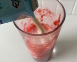 Foto langkah ke 4 dari resep Korean Strawberry Milk.