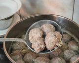 Foto langkah ke 7 dari resep Bakso Daging Sapi + Kuah.