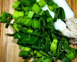 Une image de l'étape 1 de Linguines au pesto vert de poireaux.
