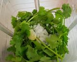 Foto del paso 1 de la receta: Aderezo de cilantro para ensaladas