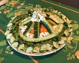 Une image de l'étape 8 de Salade de concombre et carottes râpées à la roquette et feta.