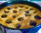 Foto del paso 2 de la receta: Bizcocho integral de yogur, azúcar de caña y ciruelas