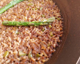 Foto del paso 13 de la receta: Arroz seco de pies de cerdo y gambas con espárragos