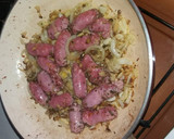 Foto del paso 4 de la receta: Salchichas especiadas con vino