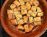 Foto del paso 4 de la receta: Picatostes integrales con sésamo negro en freidora de aire