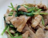 รูปขั้นตอนการทำที่ 1 ของ หมูผัดคึ่นฉ่าย