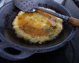 Foto langkah ke 4 dari resep Telur dadar kentang.