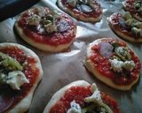 صورة لخطوة 5 من وصفة ميني بيتزا 🍕🤩