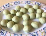 Foto langkah ke 4 dari resep Kelepon Daun Suji.