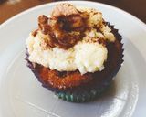 Φωτογραφία βήματος 9 της συνταγής Cupcake με γλάσο αναρή-βούτυρο και μέλι με καρύδια
