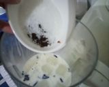 A picture of step 3 of Oreo Cold Coffee.