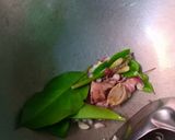 Foto langkah ke 2 dari resep Asem Asem Ayam Belimbing Wuluh (tidak pedas).