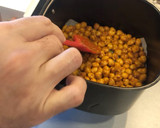 Foto del paso 5 de la receta: Snack de garbanzos especiados en freidora de aire