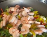 Foto del paso 2 de la receta: Noodles de arroz con gambones y verduras