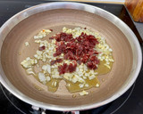 Foto del paso 2 de la receta: Tortilla de cecina, chips de patatas y acelgas