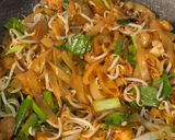 Foto langkah ke 4 dari resep Kwetiau Goreng.