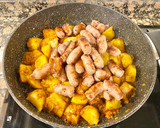 Foto del paso 5 de la receta: Guiso de patatas con salchichas frescas