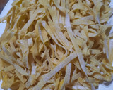 Foto del paso 7 de la receta: Fideos caseros al huevo (cintas)