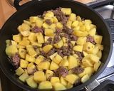 Une image de l'étape 10 de Pommes de terre au bœuf, ail fumé, shiitakes et bouillon de chevreau.