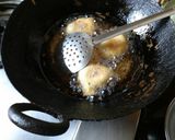 A picture of step 3 of Dahi bade.