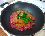 A picture of step 1 of Serundeng Daging (BEEF SERUNDENG).
