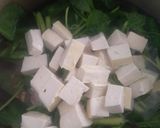 Foto langkah ke 2 dari resep Sayur Bening Tahu Bayam.