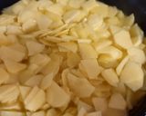 Foto del paso 4 de la receta: Tortilla de patatas con cebolla y pimiento verde