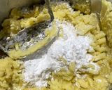 A picture of step 4 of Cheese Potato Mochi.