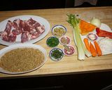 Foto del paso 1 de la receta: Costillitas de cerdo estofadas con lentejas y vegetales. Jon Style