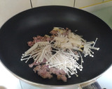 簡單的家常菜料理-金針菇炒絞肉的食譜步驟1照片