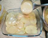 Φωτογραφία βήματος 8 της συνταγής Cheesy Scalloped potatoes. Και η απόλαυση εκτινάσσεται στα ύψη!