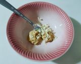 Une image de l'étape 1 de Vinaigrette moutarde ail maison 🥣.