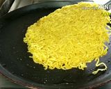A picture of step 3 of Maggi pizza.
