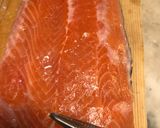 Foto del passaggio 1 della ricetta Salmone affumicato di Natale fatto in casa