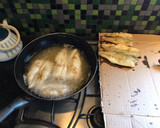 Foto del paso 4 de la receta: Pejerrey al libro frito con ensalada de palta, cherry y huevo duro