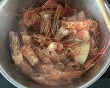 Foto del paso 1 de la receta: Fumet de colas de Gambones