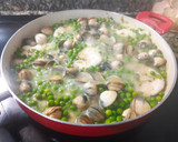 Foto del paso 6 de la receta: Merluza en salsa verde con berberechos