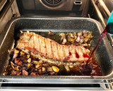 Foto del paso 7 de la receta: Costillar asado, al vino tinto, con hierbas aromáticas