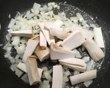 A picture of step 2 of Japanese style! Bacon and Mushroom pasta with butter and soy-sauce!.