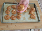 Bignè con crema al caffè e cioccolato