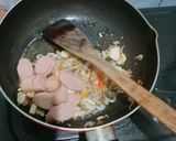 Foto langkah ke 6 dari resep Oseng Kecambah Sosis Pedas.