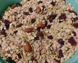 Foto langkah ke 1 dari resep Homemade Cocolate Coffee Aren Granola.