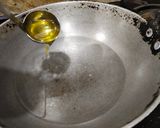 A picture of step 2 of Rava Kesri Halwa Kesri Bath.