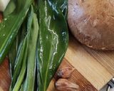 Nagyon erdei, nagyon vegán kora-tavaszi gombaleves recept fázis 2 fotója